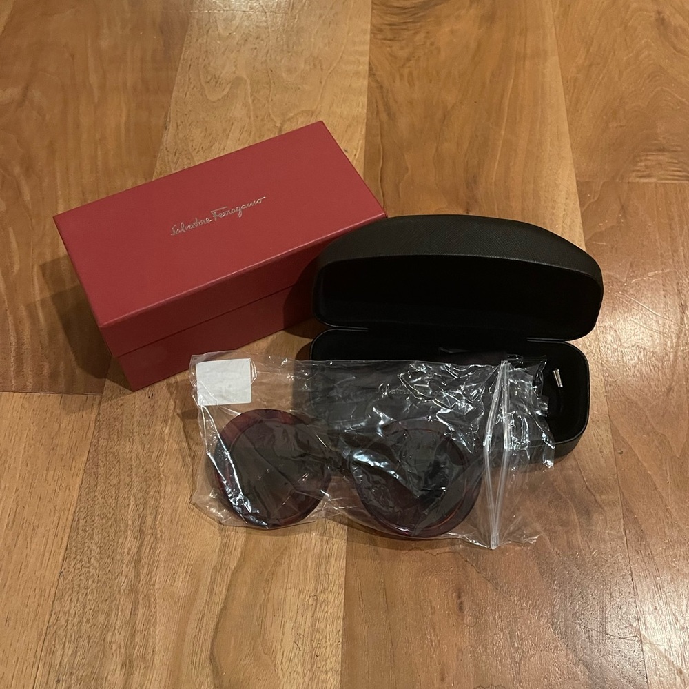 Salvatore Ferragamo Round Sunglasses